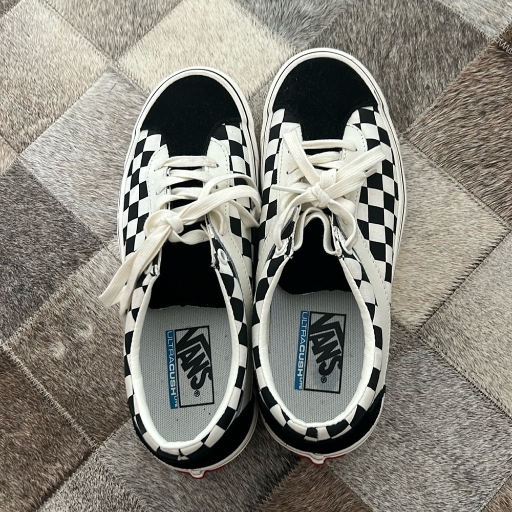 Vans checker sneakers unisex. Woman 8.5/ men’s 7. Worn once